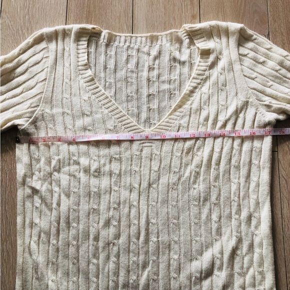 Sandra LF. Oliveira Classic Cable Knit V Neck Sweater in Off White Size M - Picture 6 of 9